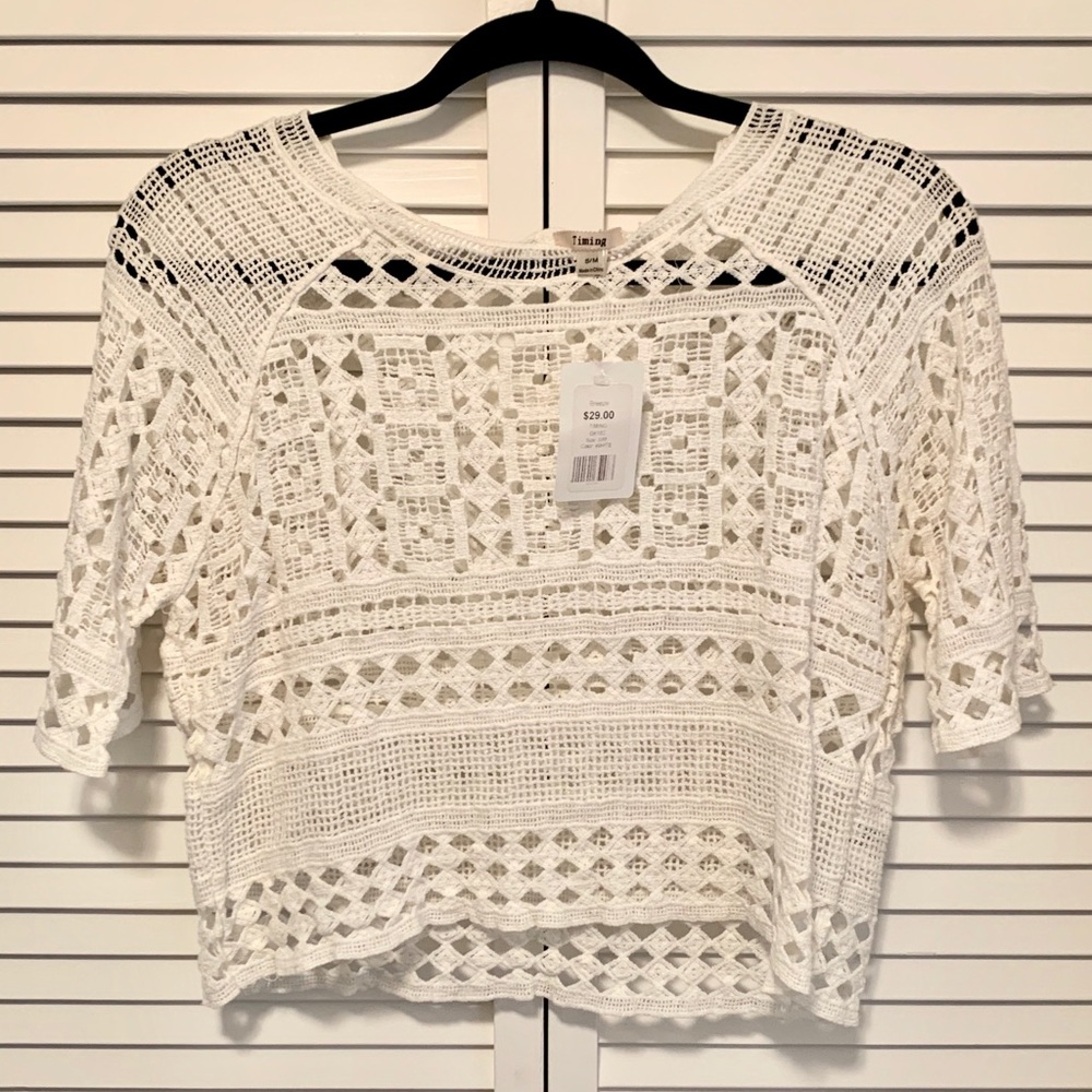 Cropped short sleeve crochet top in white.